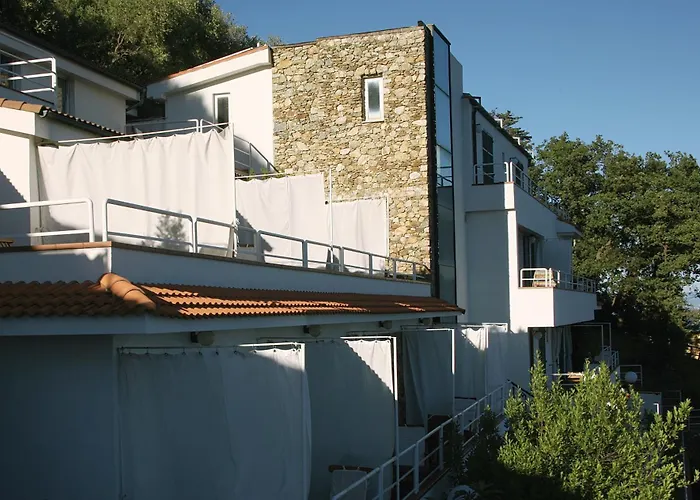 Claudio Отель Берджеджи